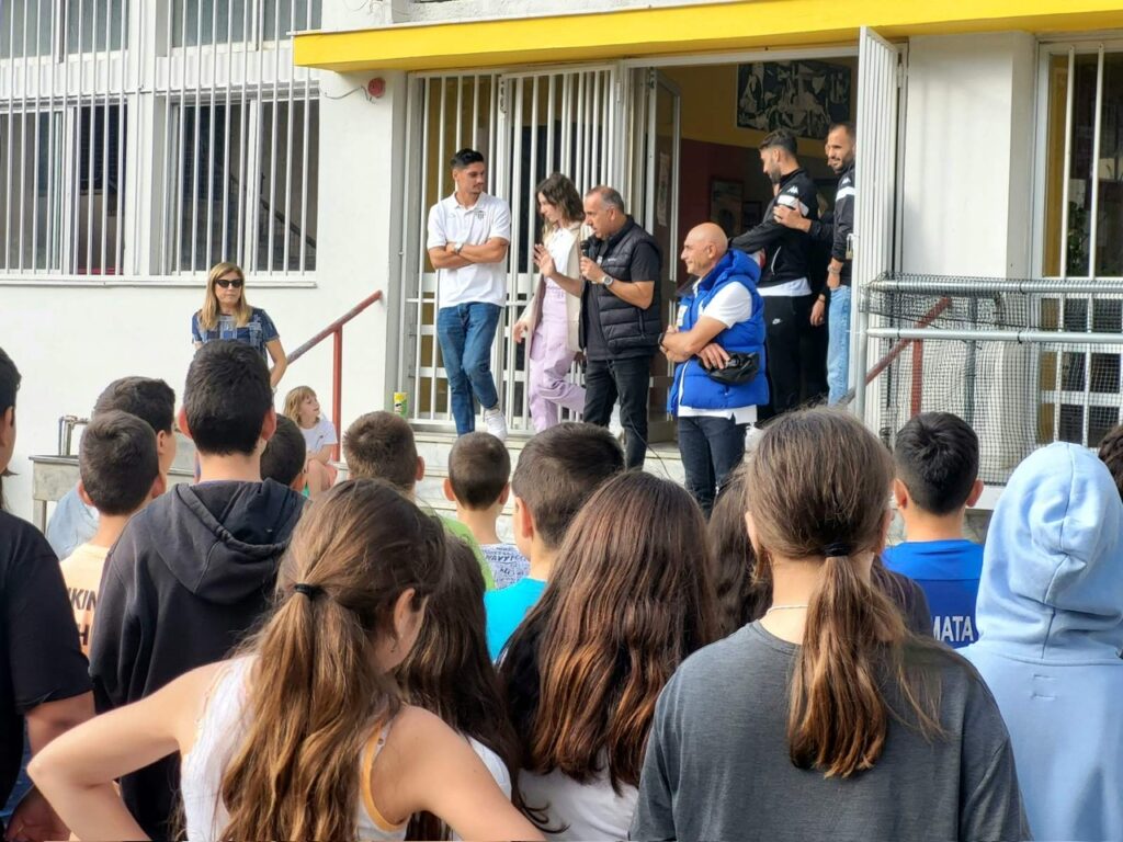 Αντιπροσωπεία των ποδοσφαιριστών της Καλαμάτας βρέθηκε στο 9ο &#038; 4ο Δημοτικό Σχολείο Καλαμάτας (+pics)